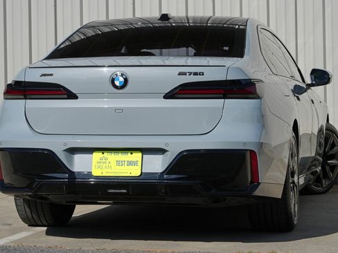 Used 2024 BMW 740i w/ M Sport Professional Package RWD image 5