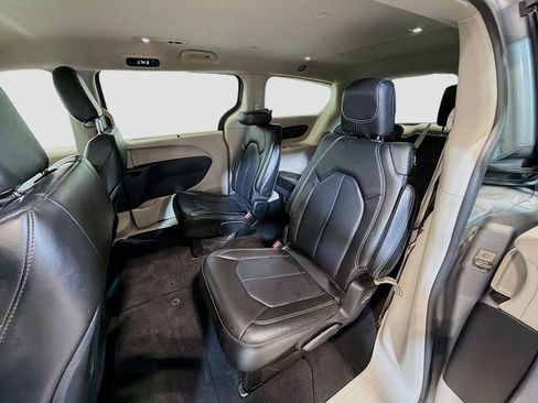 Used 2021 Chrysler Voyager Lxi FWD image 19