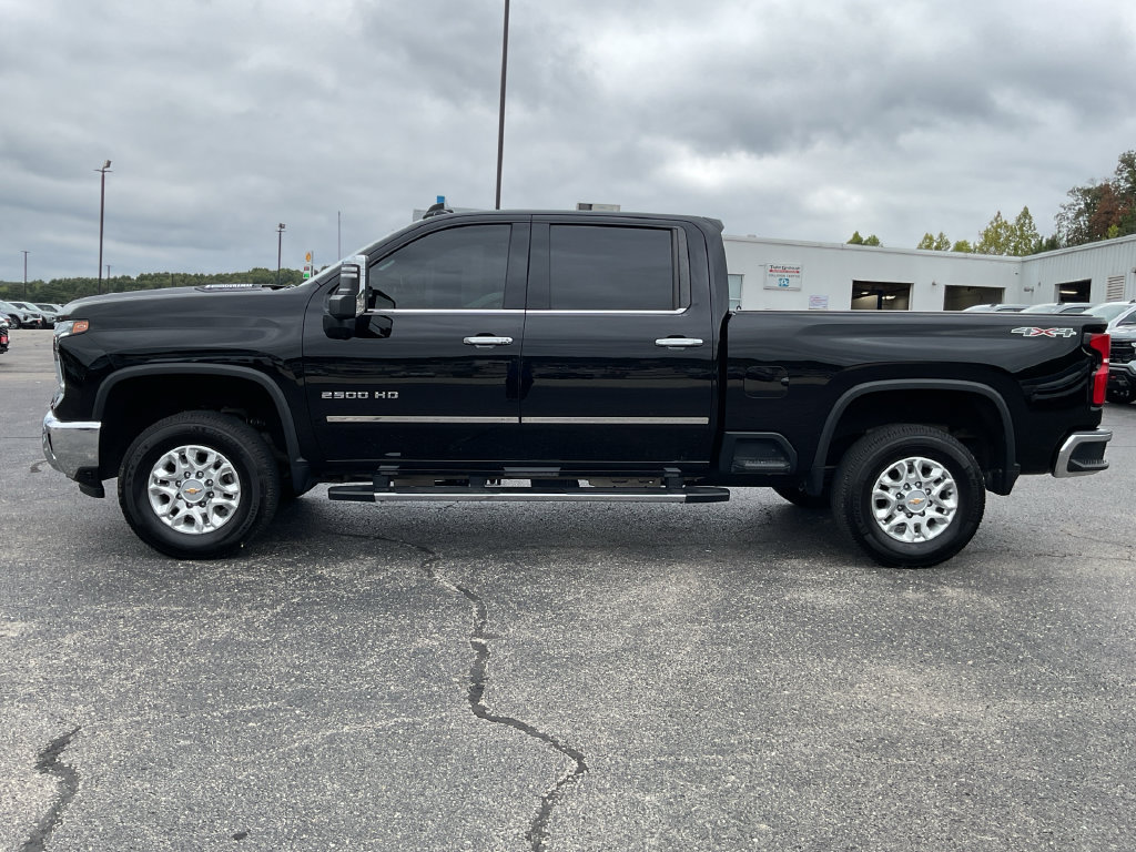 Used 2024 Chevrolet Silverado 2500 LTZ w/ LTZ Convenience Package AWD/4WD image 5