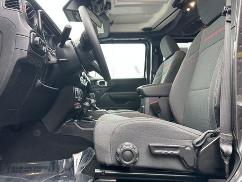 Used 2025 Jeep Wrangler Unlimited Rubicon image 10