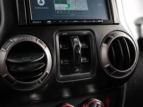 Used 2017 Jeep Wrangler Unlimited Sport w/ Quick Order Package 24S AWD/4WD image 29