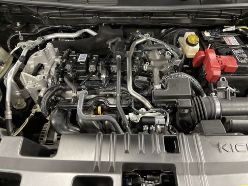 Used 2025 Nissan Kicks SR image 16