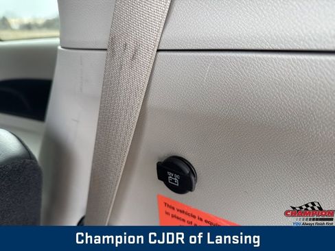 Used 2024 Chrysler Pacifica Touring-L image 14