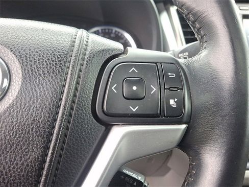 Used 2014 Toyota Highlander XLE image 21