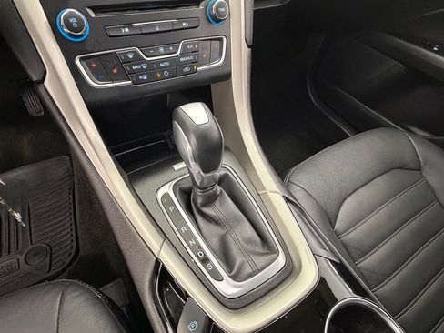 Used 2016 Ford Fusion SE w/ Equipment Group 202A image 17