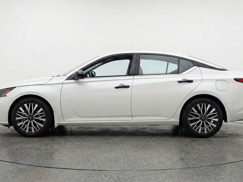 Used 2025 Nissan Altima 2.5 SV image 5