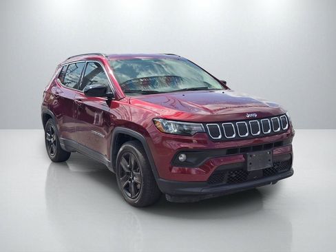 Used 2022 Jeep Compass Latitude image 2