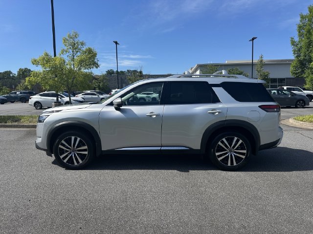 Certified 2025 Nissan Pathfinder Platinum FWD image 6