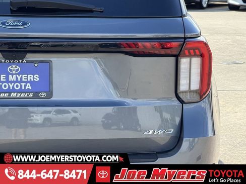 Used 2025 Ford Explorer ST-Line image 9
