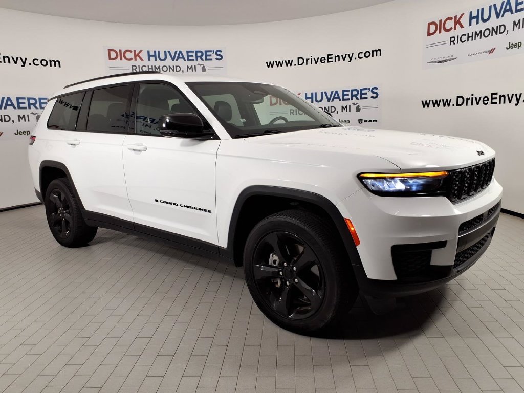 Used 2023 Jeep Grand Cherokee L Laredo AWD/4WD image 3