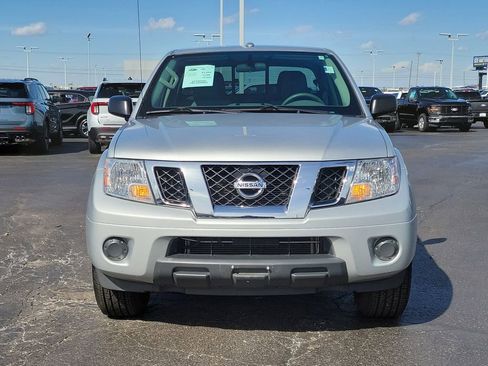 Used 2017 Nissan Frontier SV image 2