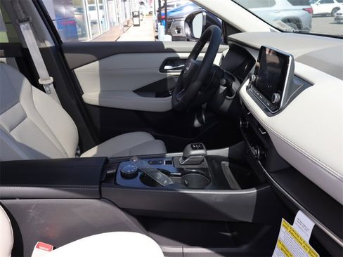 Certified 2025 Nissan Rogue SV w/ SV Premium Package image 27