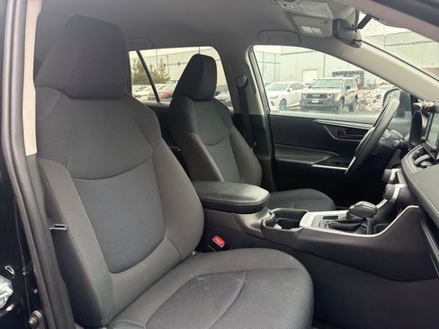 Used 2021 Toyota RAV4 LE w/ Carpet Mat Package (TMS) image 15