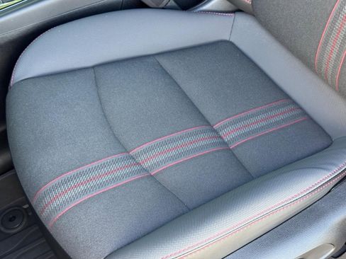 Used 2022 Chevrolet Equinox RS w/ Infotainment Package image 25