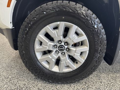 Used 2022 Nissan Frontier SV AWD/4WD image 25