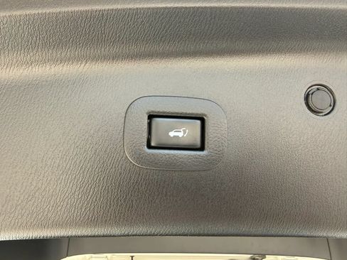 Used 2015 INFINITI QX80 4WD w/ Limited Package image 17