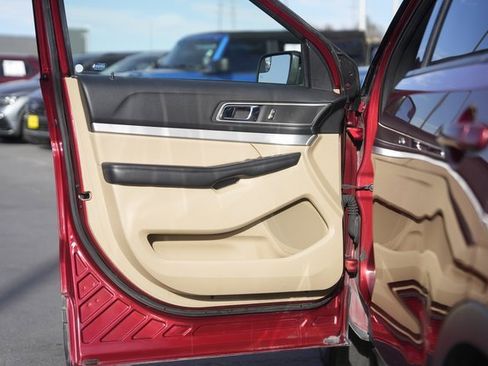 Used 2017 Ford Explorer XLT w/ Equipment Group 201A image 32