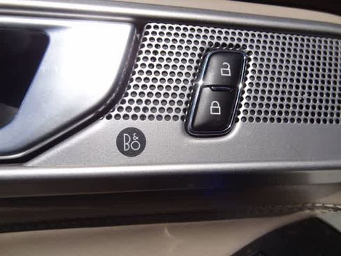 Used 2023 Ford Explorer XLT w/ Equipment Group 202A image 16