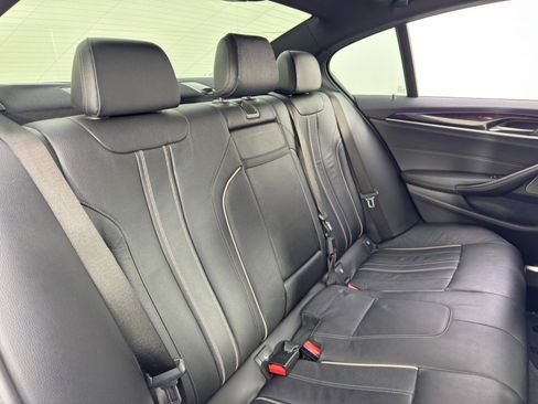 Used 2017 BMW 540i xDrive image 40