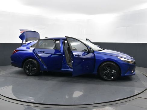 Used 2022 Hyundai Elantra SEL w/ Convenience Package image 37