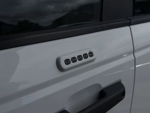 Used 2023 Ford Bronco Badlands AWD/4WD image 47