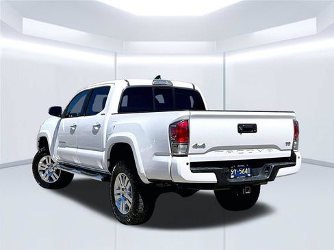 Used 2016 Toyota Tacoma Limited w/ Towing Package AWD/4WD image 13