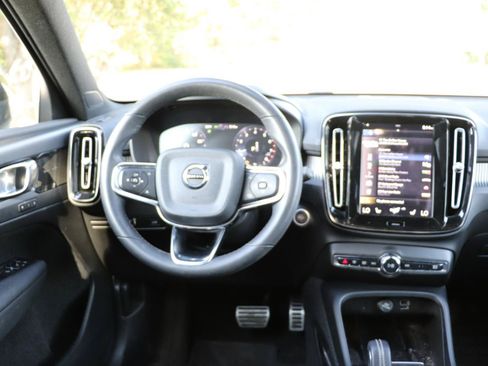 Used 2022 Volvo XC40 T5 R-Design w/ Advanced Package AWD/4WD image 31