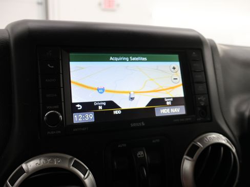 Used 2017 Jeep Wrangler Unlimited Sahara w/ Connectivity Group AWD/4WD image 46