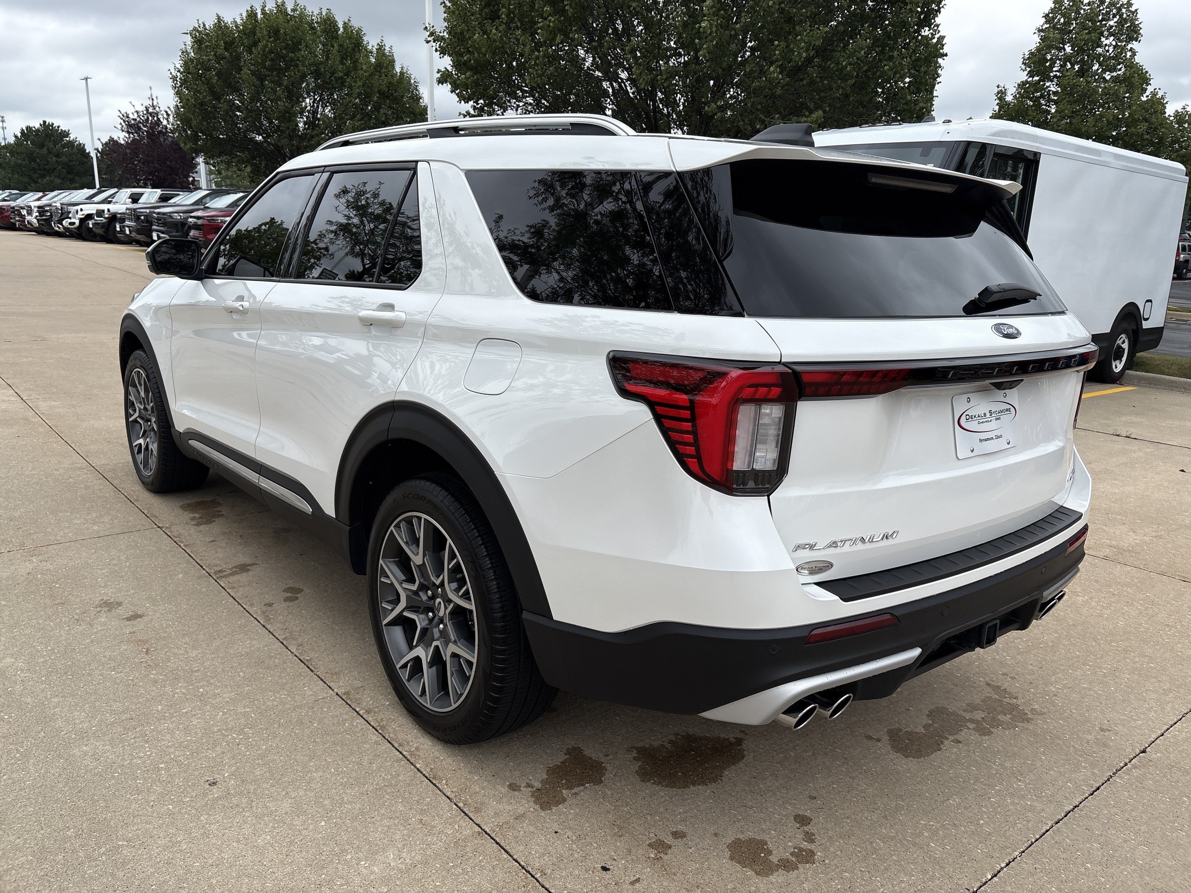 Used 2025 Ford Explorer Platinum w/ Ultimate Package AWD/4WD image 19
