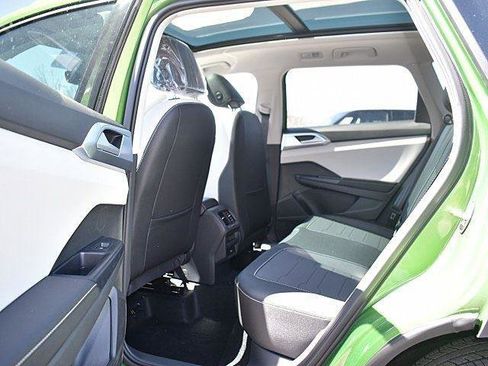 New 2025 Volkswagen Taos SE image 8