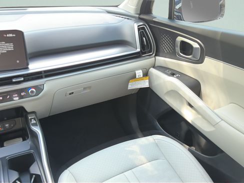 New 2026 Kia Sorento S w/ S Panoramic Sunroof Package FWD image 16