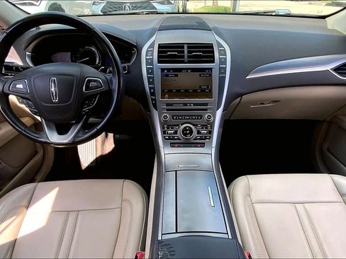 Used 2017 Lincoln MKZ Premiere image 16