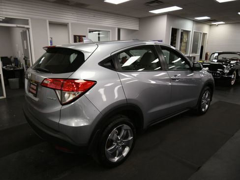 Used 2021 Honda HR-V LX image 8
