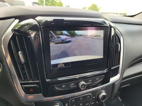 Used 2021 Chevrolet Traverse LT FWD image 18