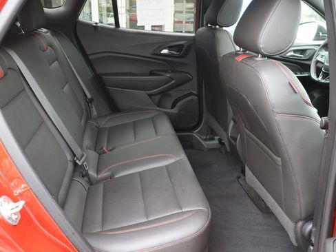 Used 2024 Chevrolet Trax RS w/ Sunroof Package FWD image 20