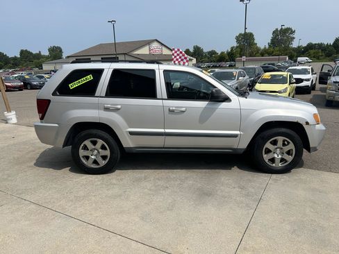Used 2009 Jeep Grand Cherokee Laredo AWD/4WD image 4