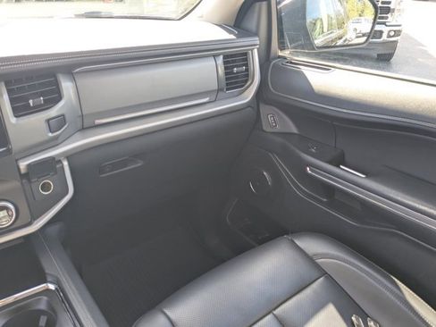 Used 2024 Ford Expedition XLT image 19