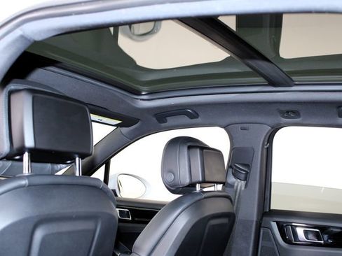 Certified 2023 Porsche Cayenne w/ Premium Package AWD/4WD image 21