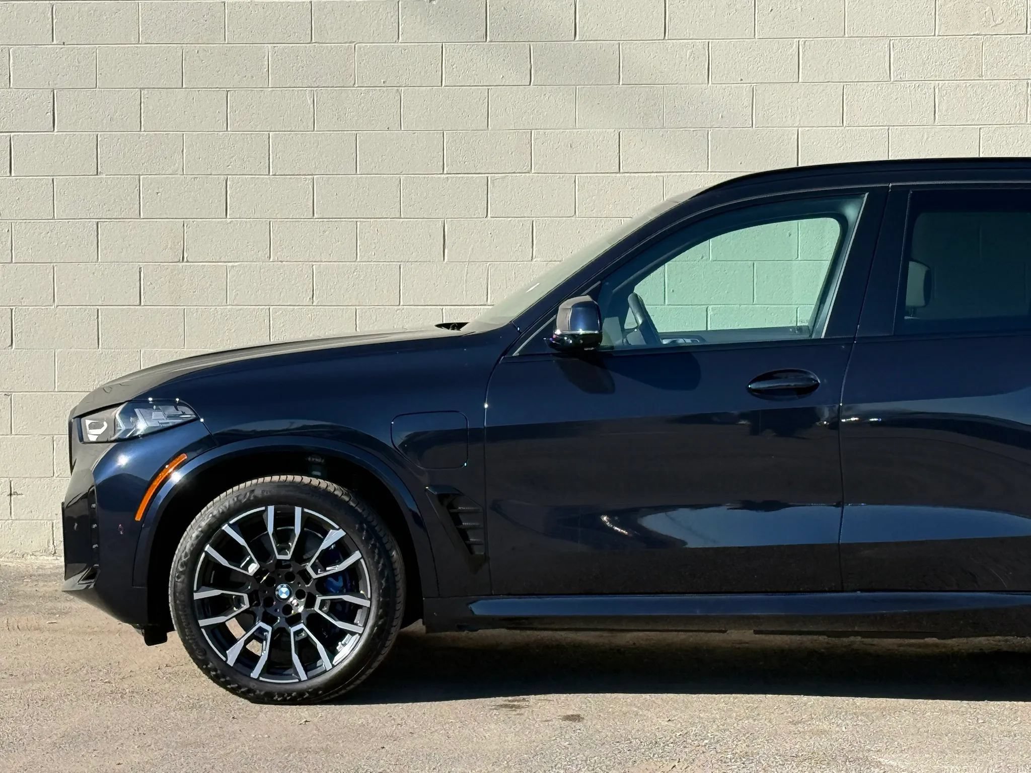 Used 2026 BMW X5 xDrive50e w/ M Sport Package AWD/4WD image 3