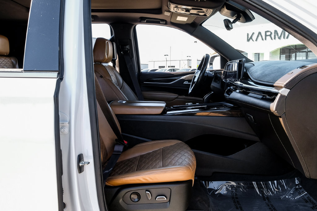 Used 2022 Cadillac Escalade Premium Luxury AWD/4WD image 33