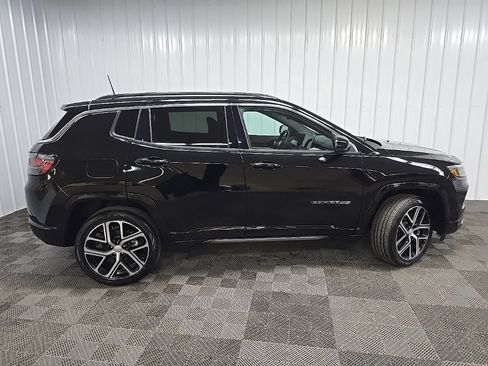 Used 2024 Jeep Compass Limited w/ Elite Group AWD/4WD image 2