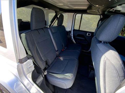 Used 2024 Jeep Wrangler Sahara image 25