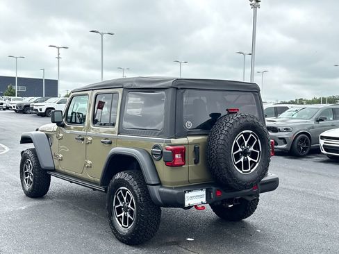 Used 2025 Jeep Wrangler Unlimited Rubicon w/ Technology Group AWD/4WD image 5