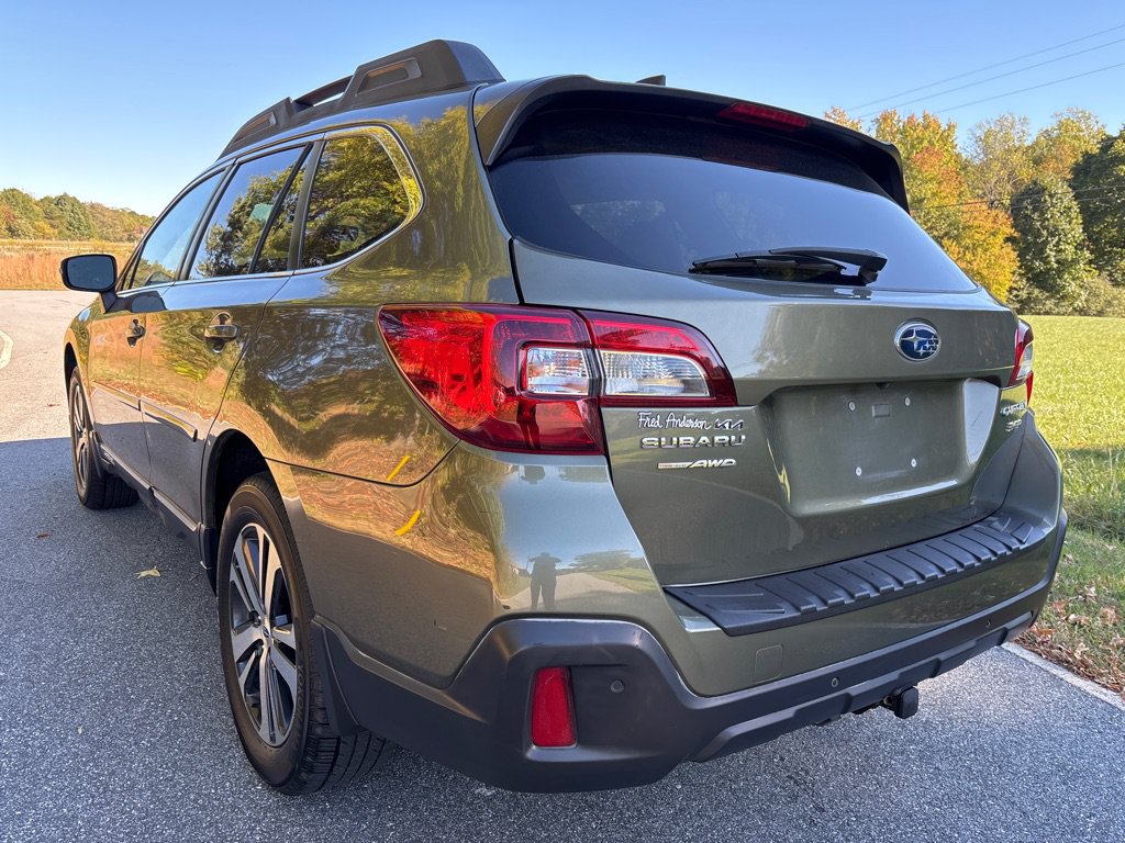 Used 2018 Subaru Outback 3.6R Limited AWD/4WD image 3