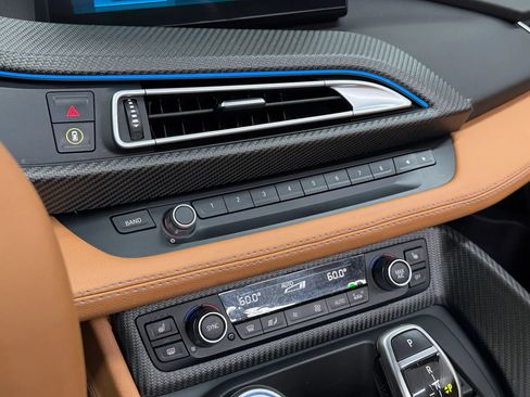 Used 2019 BMW i8 Roadster image 23