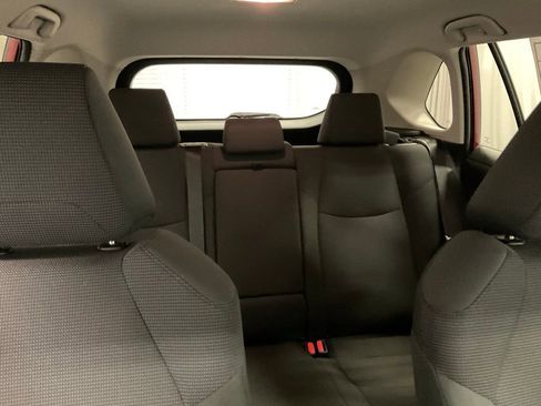 Used 2021 Toyota RAV4 LE AWD/4WD image 27