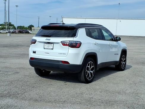 Used 2025 Jeep Compass Limited AWD/4WD image 7