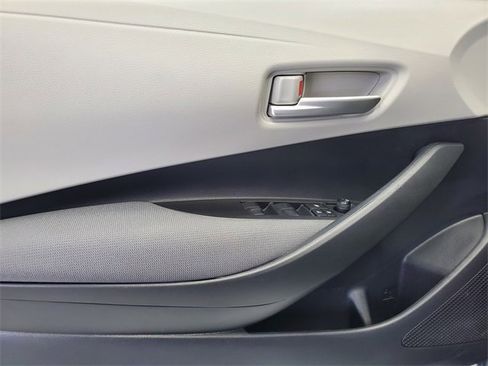 Used 2021 Toyota Corolla LE w/ Carpet Mat Package (TMS) image 12