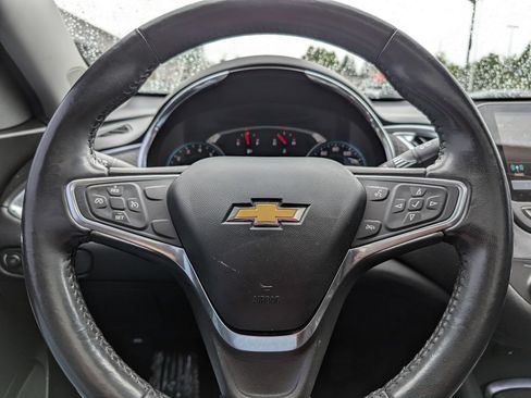 Used 2018 Chevrolet Malibu LT FWD image 29