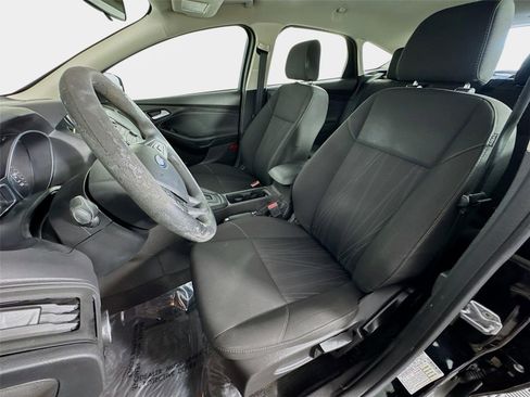 Used 2016 Ford Focus SE FWD image 11